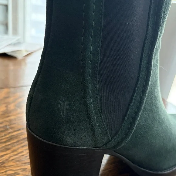 Forrest Green FRYE Jean Chelsea Boots - Picture 3 of 7